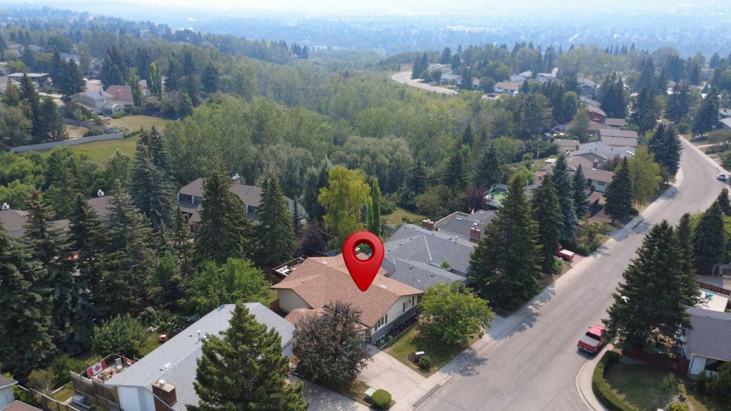 Photo of 424 Silver Valley Drive NW, Calgary, AB T3B 4C2 (MLS # A2333644)