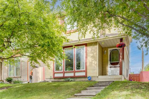 Photo of 955 Erin Woods Drive SE, Calgary, AB T2B 2W4 (MLS # A2321425)