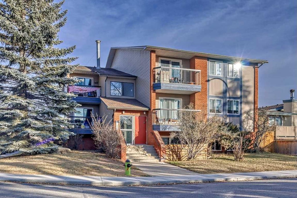 Photo of 4340 73 Street NW, Calgary, AB T3B 2M1 (MLS # A2354653)