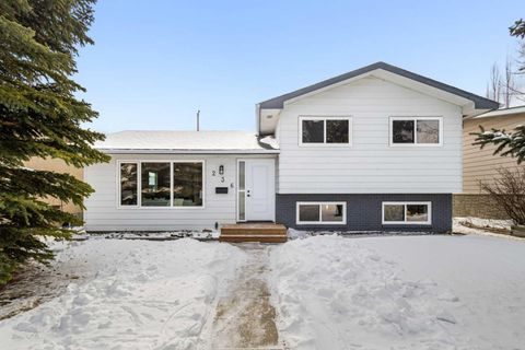 Photo of 236 Silverview Way NW, Calgary, AB T3B 3K3 (MLS # A2300058)