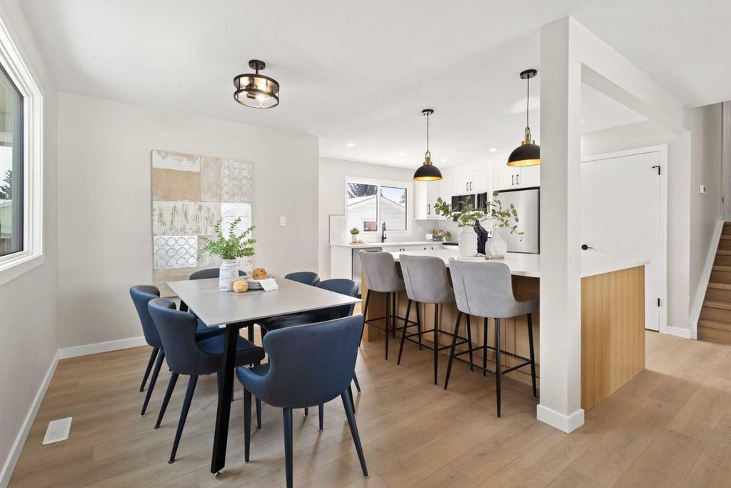 Photo of 236 Silverview Way NW, Calgary, AB T3B 3K3 (MLS # A2300058)