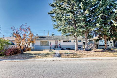 Photo of 99 Westwood Drive SW, Calgary, AB T3C 2V8 (MLS # A2267768)