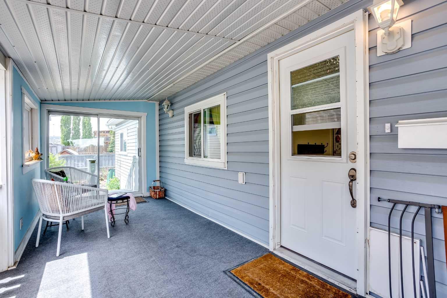 99 Arbour Lake Road NW 271