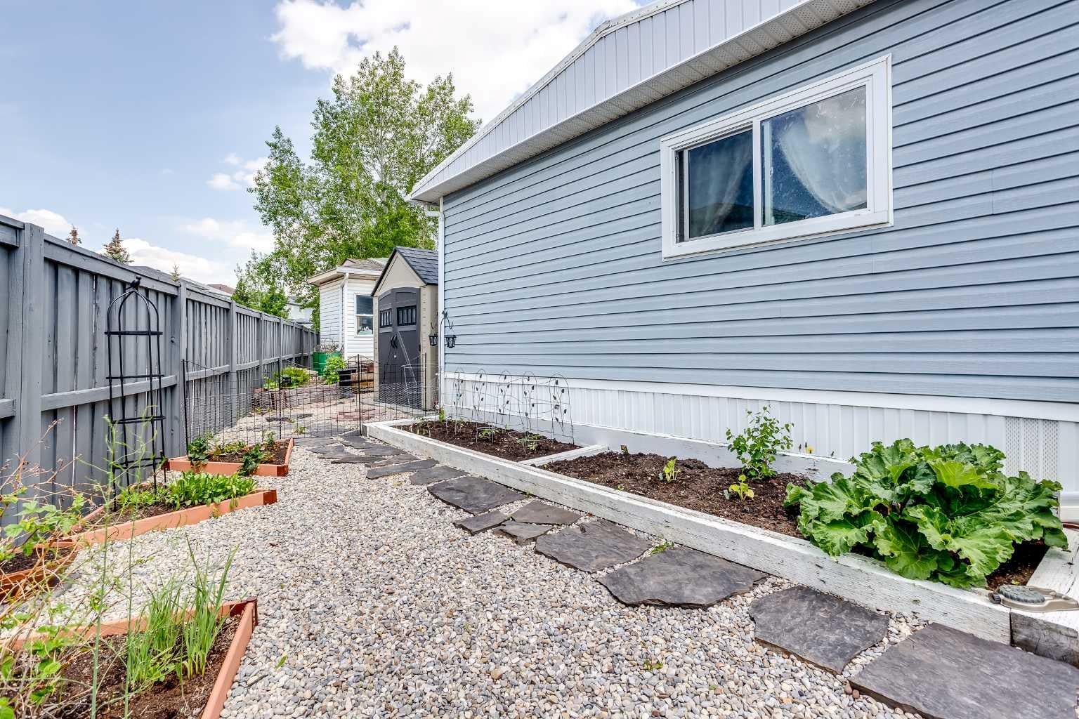 99 Arbour Lake Road NW 271