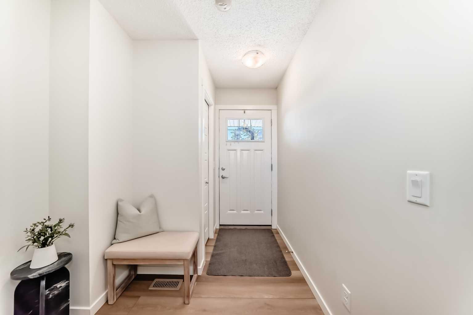 272 Cranbrook Square SE