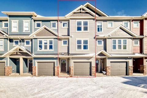 Property photo of 272 Cranbrook Square Se, Calgary, AB T3m 3k8