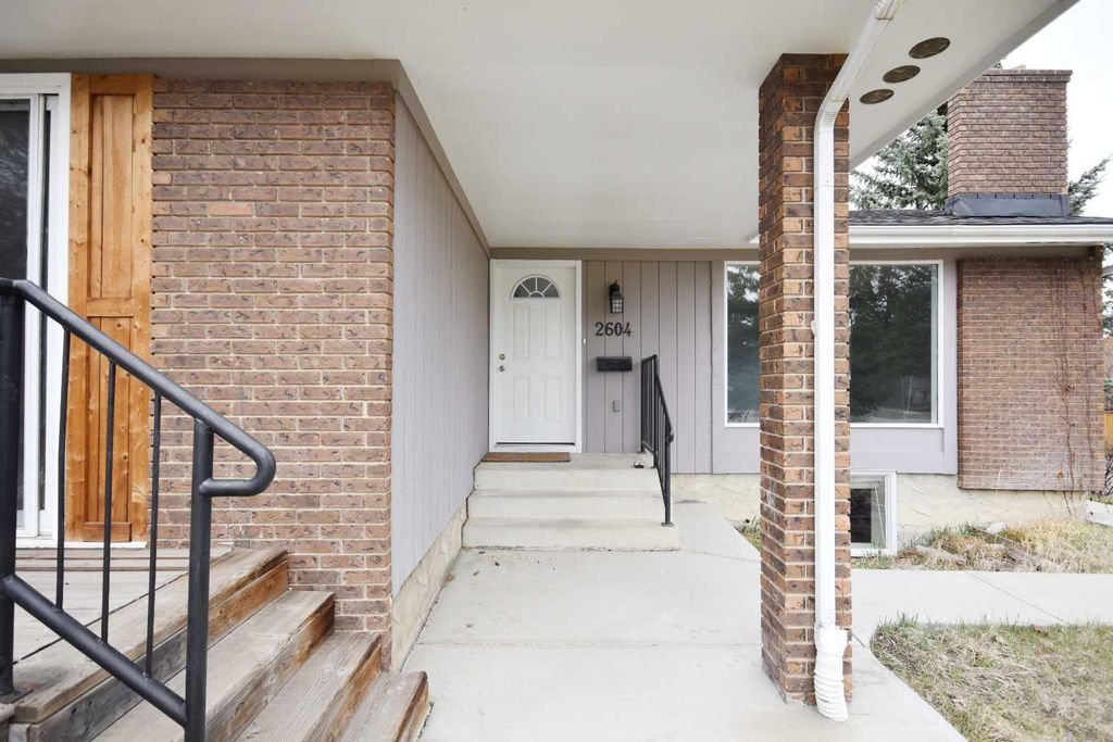 Photo of 2604 106 Avenue SW, Calgary, AB T2W 2J1 (MLS # A2304909)