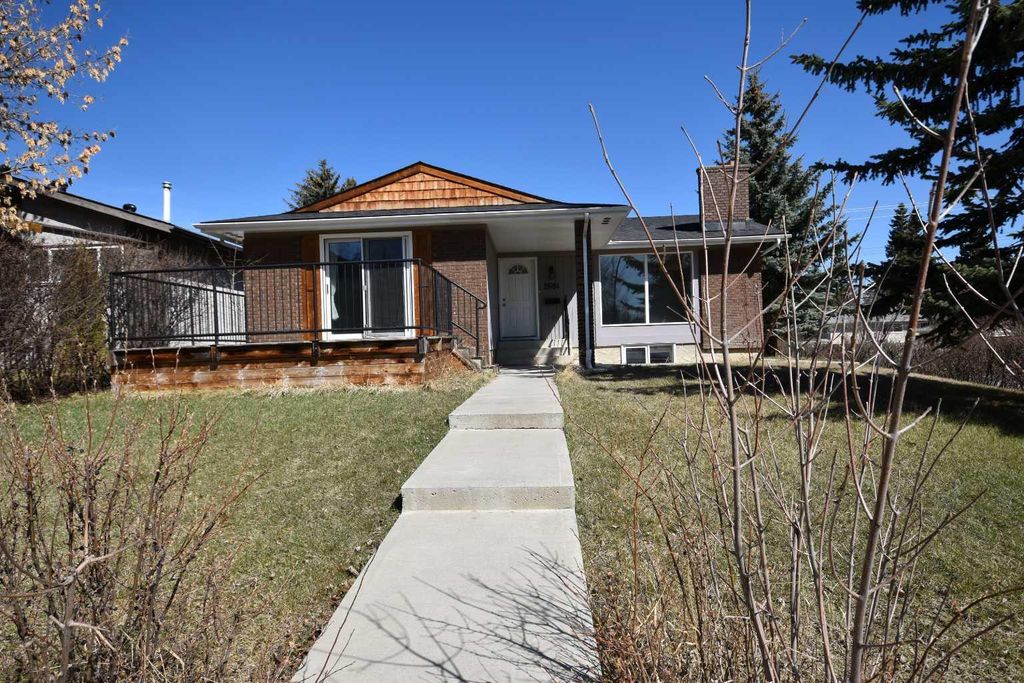 Photo of 2604 106 Avenue SW, Calgary, AB T2W 2J1 (MLS # A2304909)
