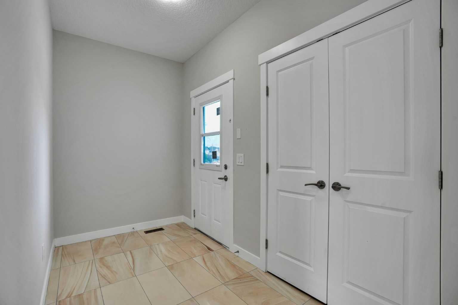 368 Nolanhurst Crescent NW
