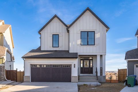 Photo of 194 Baneberry Way SW, Airdrie, AB T4B 5M2 (MLS # A2303189)