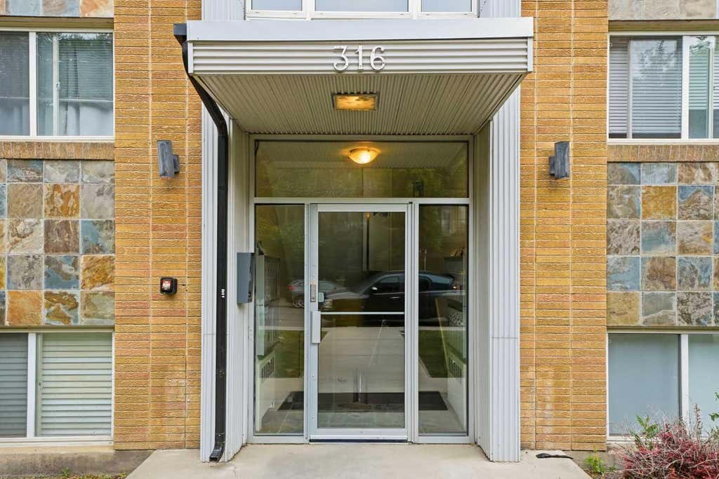 Photo of 316 22 Avenue SW #18, Calgary, AB T2S 0H4 (MLS # A2333507)