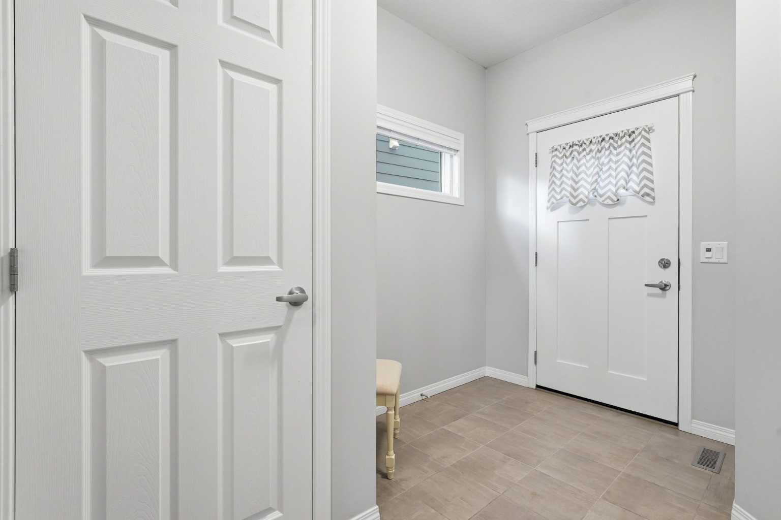 66 Masters Place SE