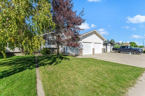 Photo of 460 Spruce Way SE, Medicine Hat, AB T1B 4L5 (MLS # A2346599)