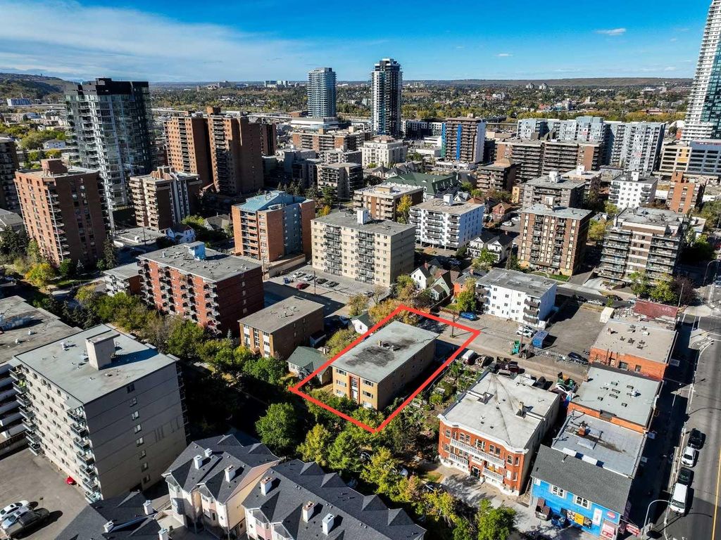 Photo of 1216 15 Avenue SW, Calgary, AB T3C 0X5 (MLS # A2261454)