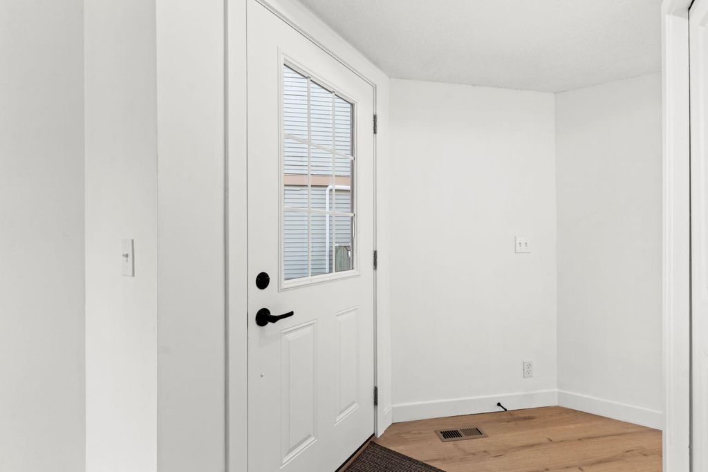 Photo of 111 Macewan Glen Close NW, Calgary, AB T3K 2C2 (MLS # A2289421)