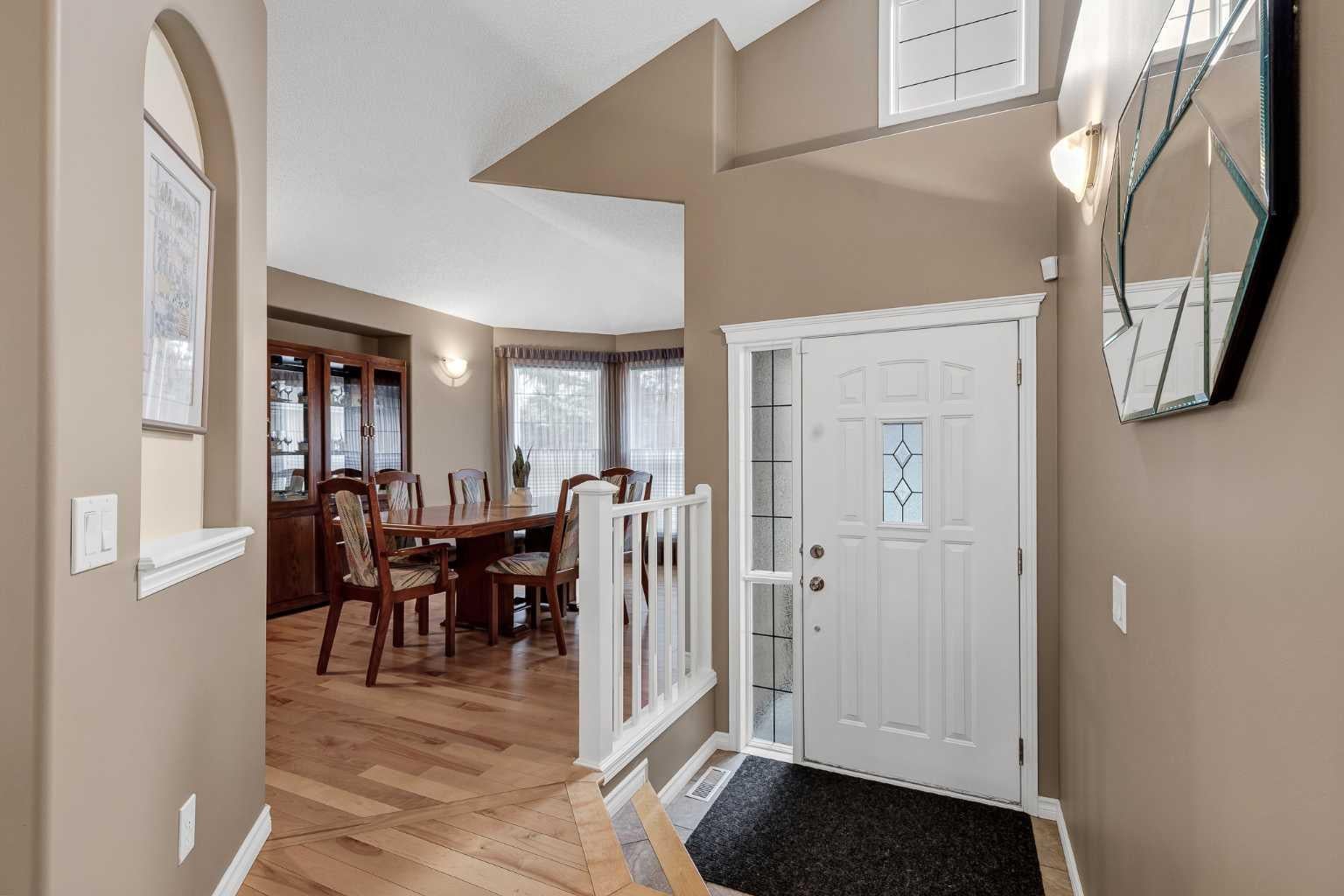 10 Strathlea Grove SW