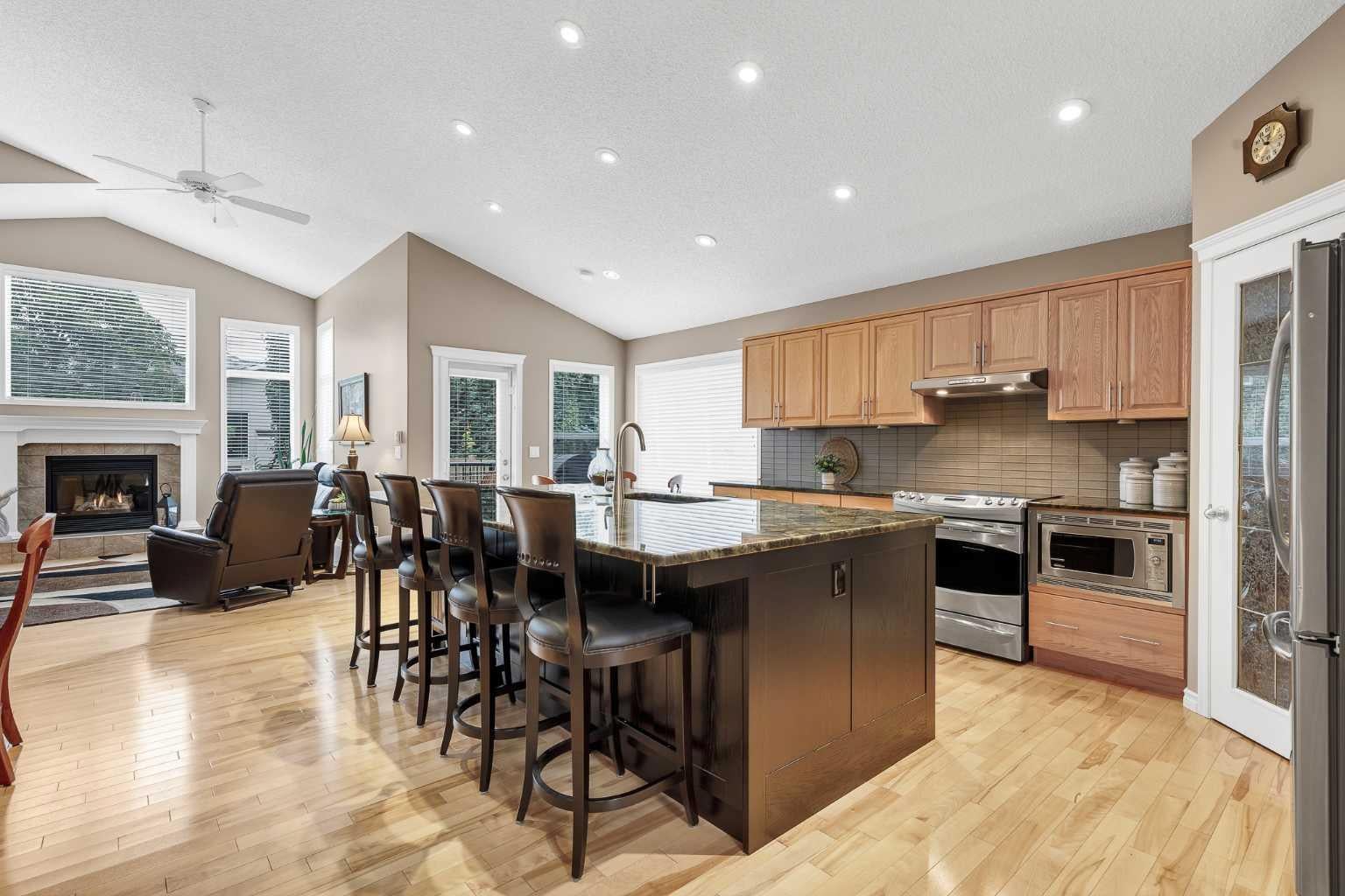 10 Strathlea Grove SW