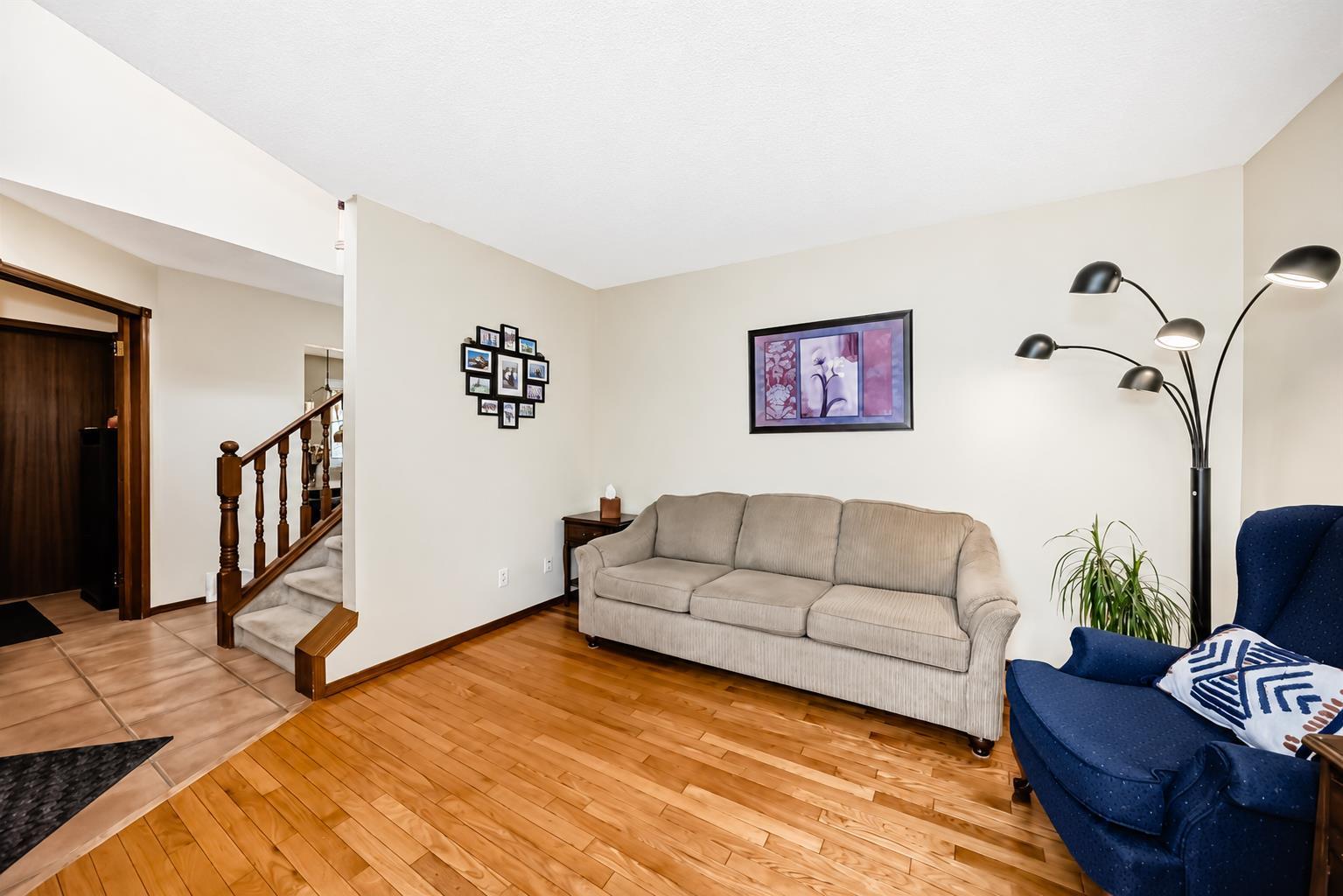 232 Macewan Ridge Close NW