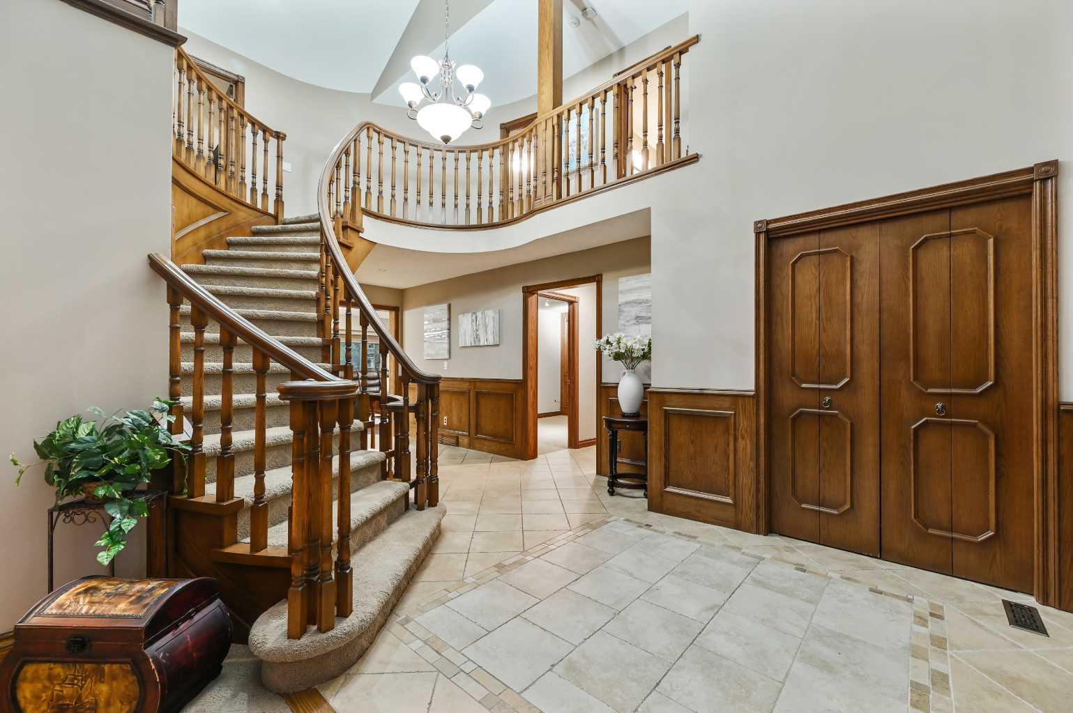 176 Canterville Drive SW