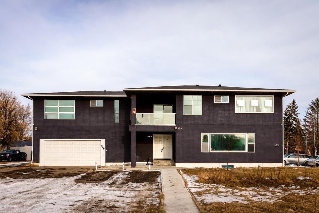 Photo of 929 38 Street SE, Calgary, AB T2A 1A1 (MLS # A2282727)