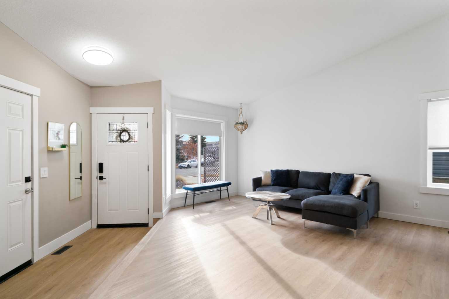 53 Riverside Crescent SE