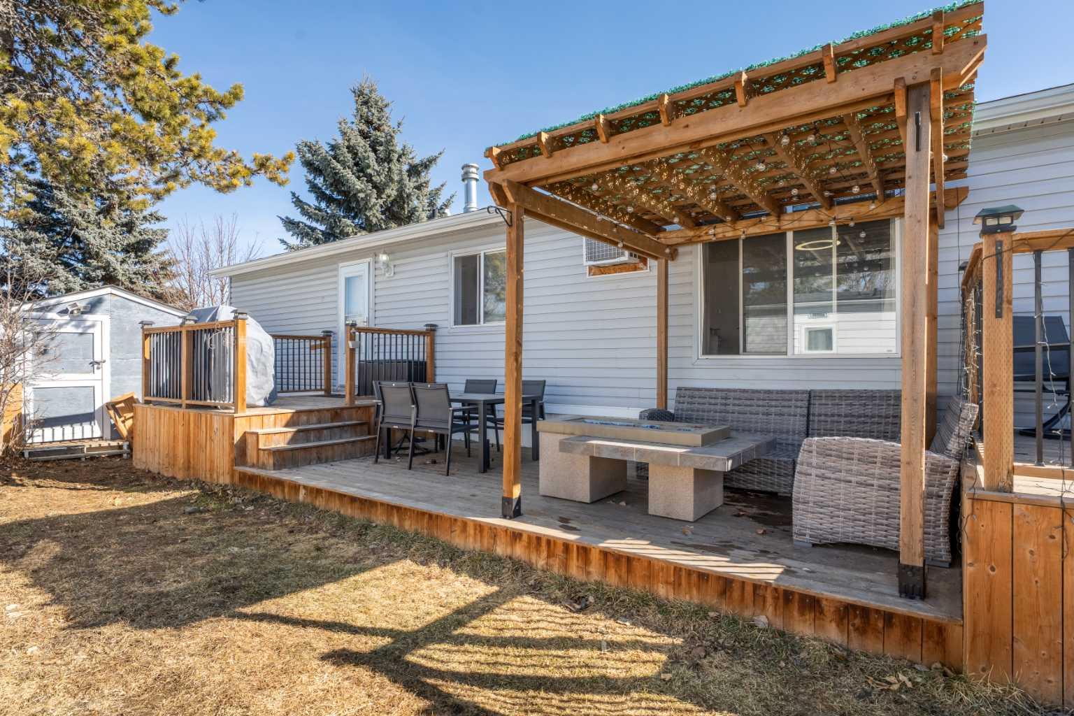 649 Main Street N 53