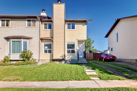 Photo of 3920 44 Avenue NE, Calgary, AB T1Y 5V8 (MLS # A2302878)