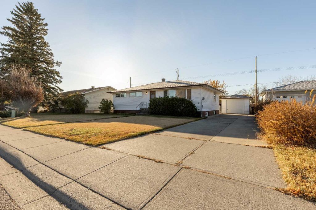 Photo of 452 27 Street, Fort Macleod, AB T0L 0Z0 (MLS # A2266040)