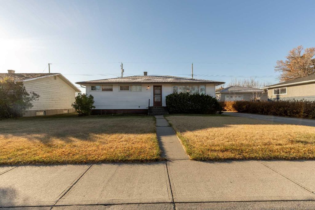 Photo of 452 27 Street, Fort Macleod, AB T0L 0Z0 (MLS # A2266040)