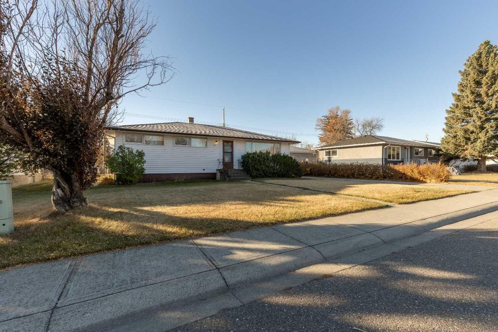 Photo of 452 27 Street, Fort Macleod, AB T0L 0Z0 (MLS # A2266040)