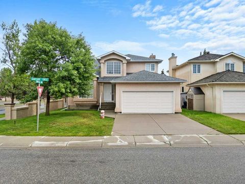 Photo of 4 Hampshire Circle NW, Calgary, AB T3A 4Y3 (MLS # A2240460) Photo of 4 Hampshire Circle NW, Calgary, AB T3A 4Y3 (MLS # A2240460)
