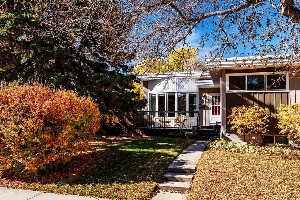 Photo of 163 Westwood Drive SW, Calgary, AB T3C 2W2 (MLS # A2351223)