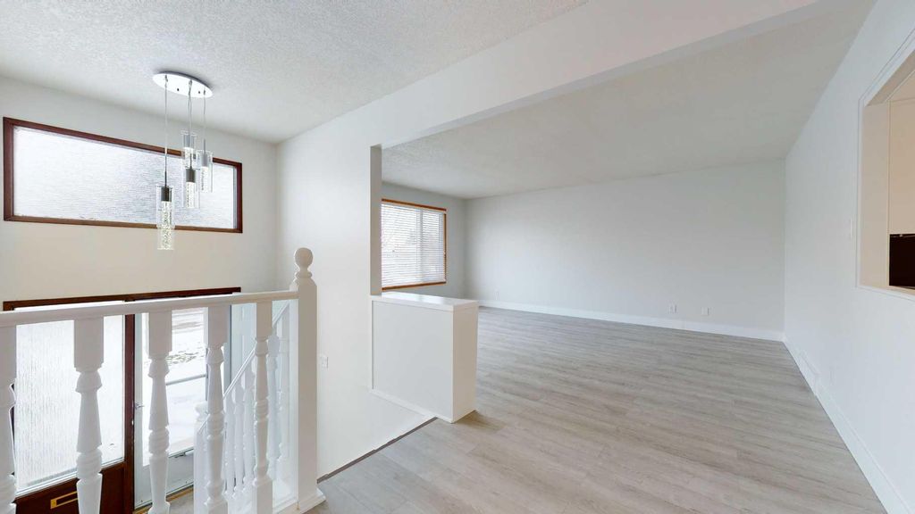 Photo of 73 Laval Court W, Lethbridge, AB T1K 4G2 (MLS # A2293321)