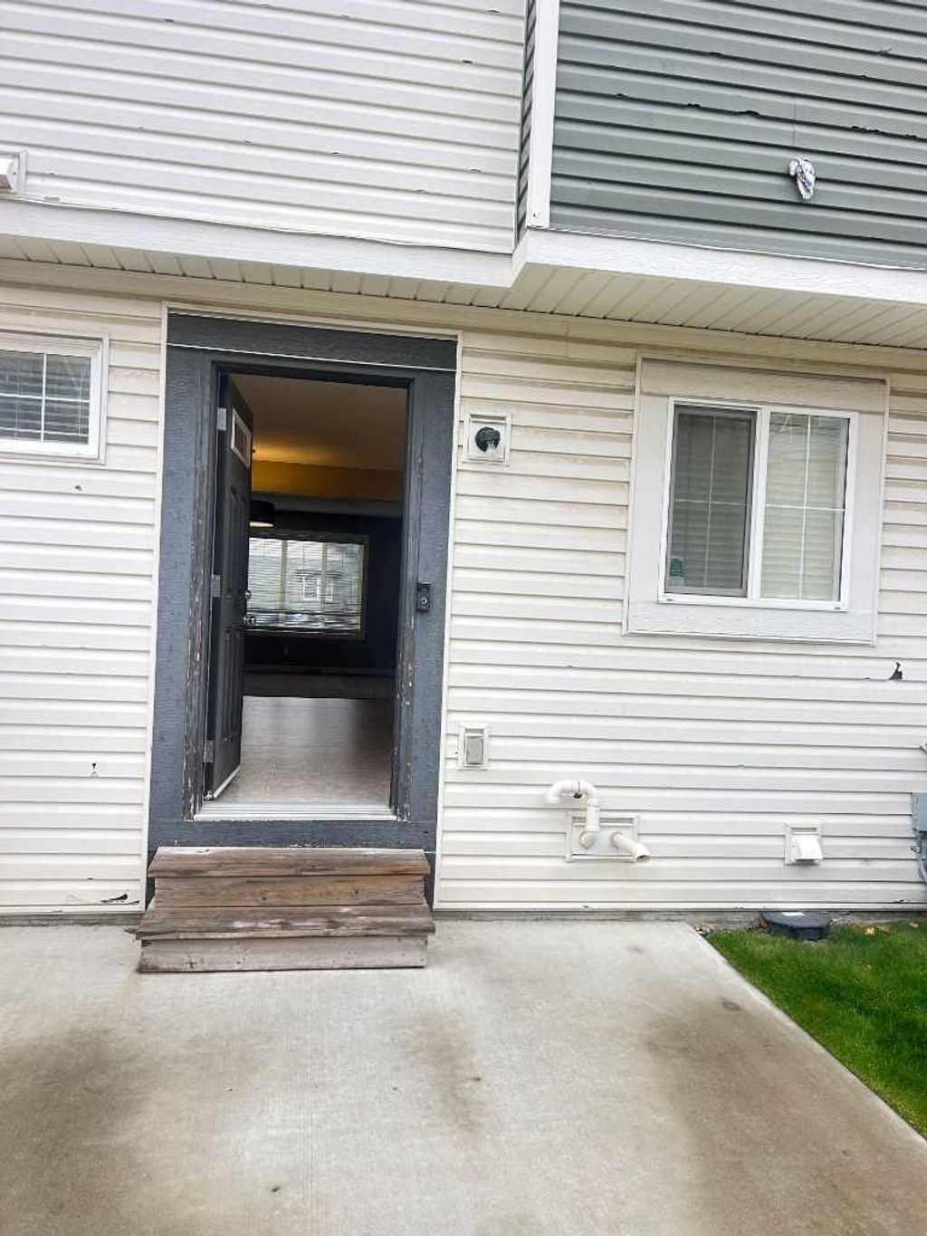 Photo of 136 Pantego Lane NW, Calgary, AB T3K 0T1 (MLS # A2266901)