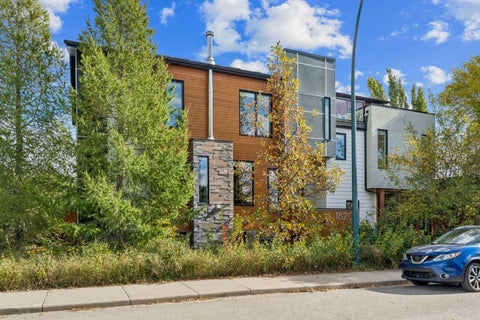 Photo of 1820 4 Street NE, Calgary, AB T2E 7X7 (MLS # A2349566)