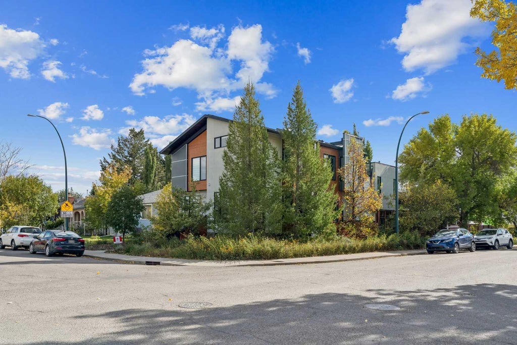 Photo of 1820 4 Street NE, Calgary, AB T2E 7X7 (MLS # A2349566)