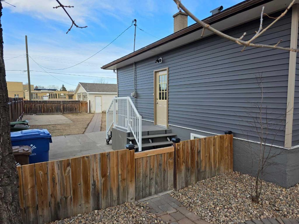 Photo of 5105 54 Avenue, Taber, AB T1G 1M2 (MLS # A2283168)