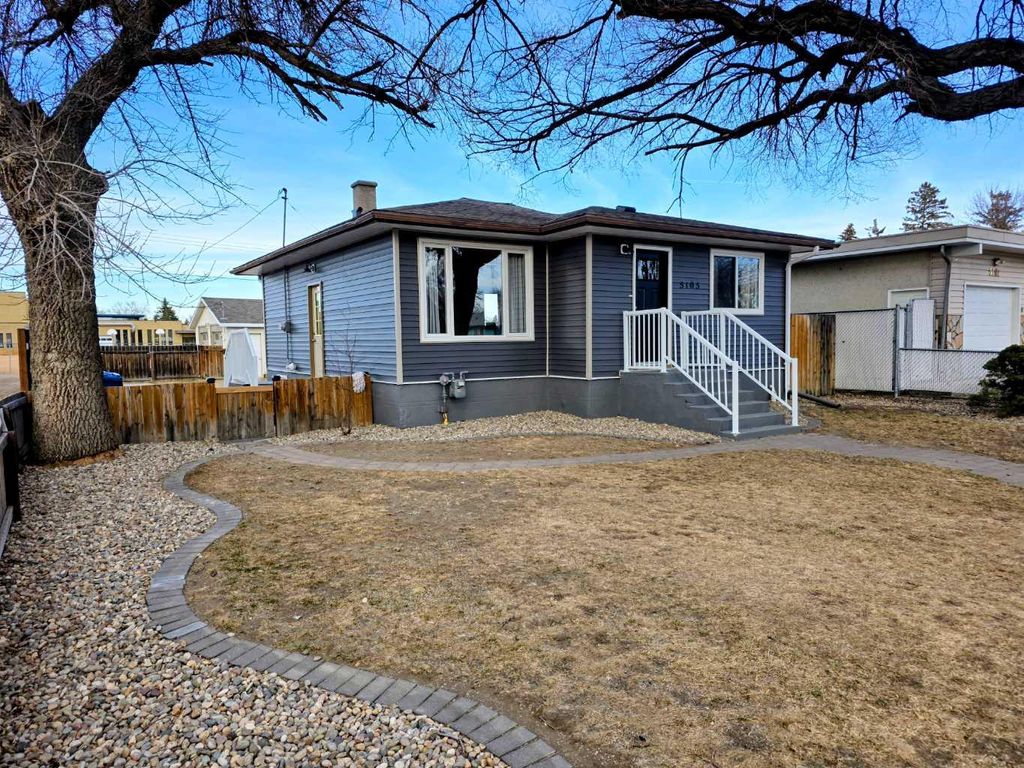 Photo of 5105 54 Avenue, Taber, AB T1G 1M2 (MLS # A2283168)