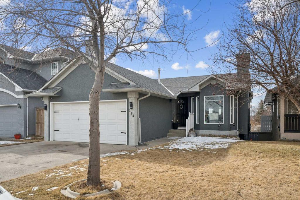 Photo of 194 Martinglen Way NE, Calgary, AB T3J 3L1 (MLS # A2310999)