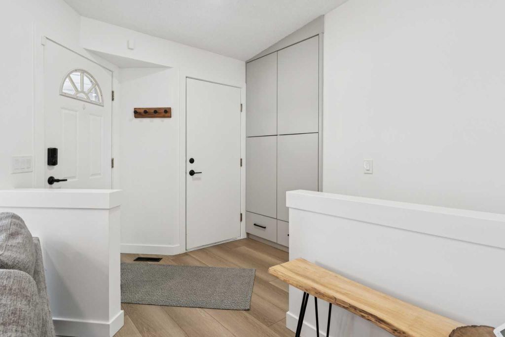 Photo of 194 Martinglen Way NE, Calgary, AB T3J 3L1 (MLS # A2310999)