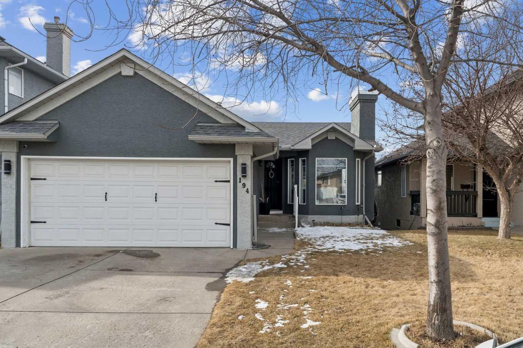 Photo of 194 Martinglen Way NE, Calgary, AB T3J 3L1 (MLS # A2310999)