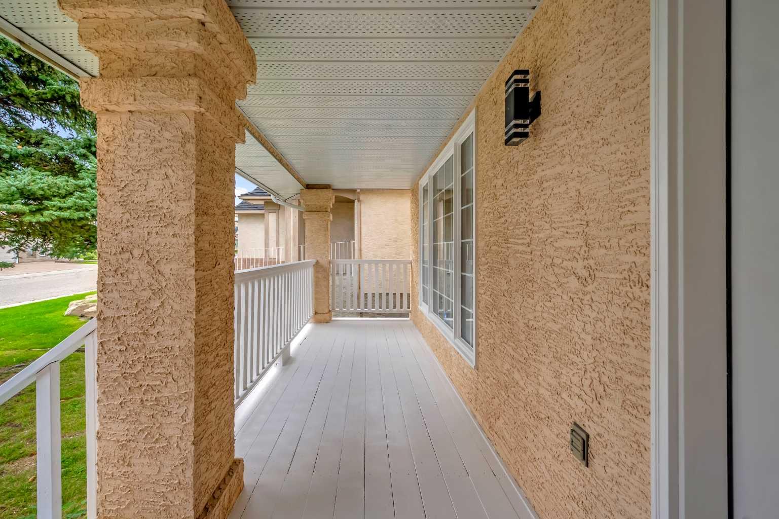 208 Coral Shores Bay NE