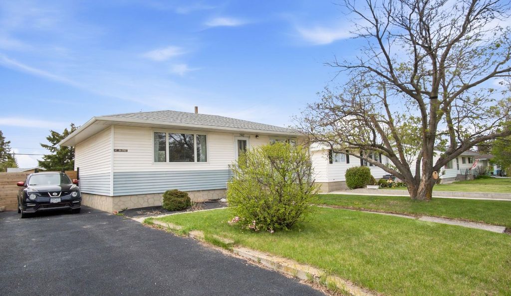Photo of 5417 50 Street, Olds, AB T4H 1J1 (MLS # A2324897)