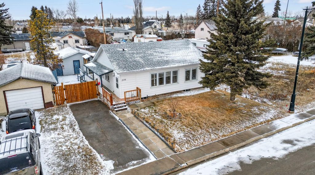 Photo of 2130 20 Avenue, Bowden, AB T0M 0K0 (MLS # A2296528)