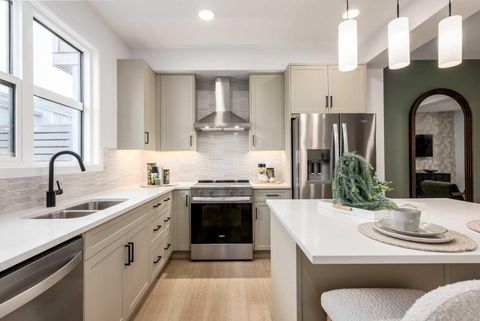 437 Alpine Avenue SW 306 Calgary AB T2Y 0Z8