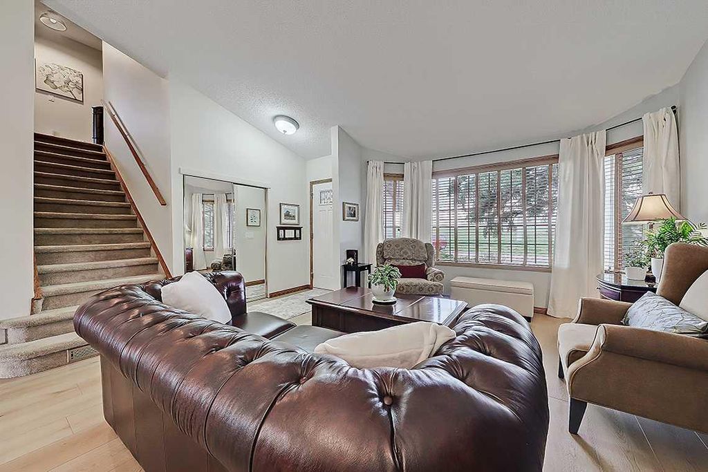 Photo of 42 Sundown Close SE, Calgary, AB T2X 2X3 (MLS # A2312643)
