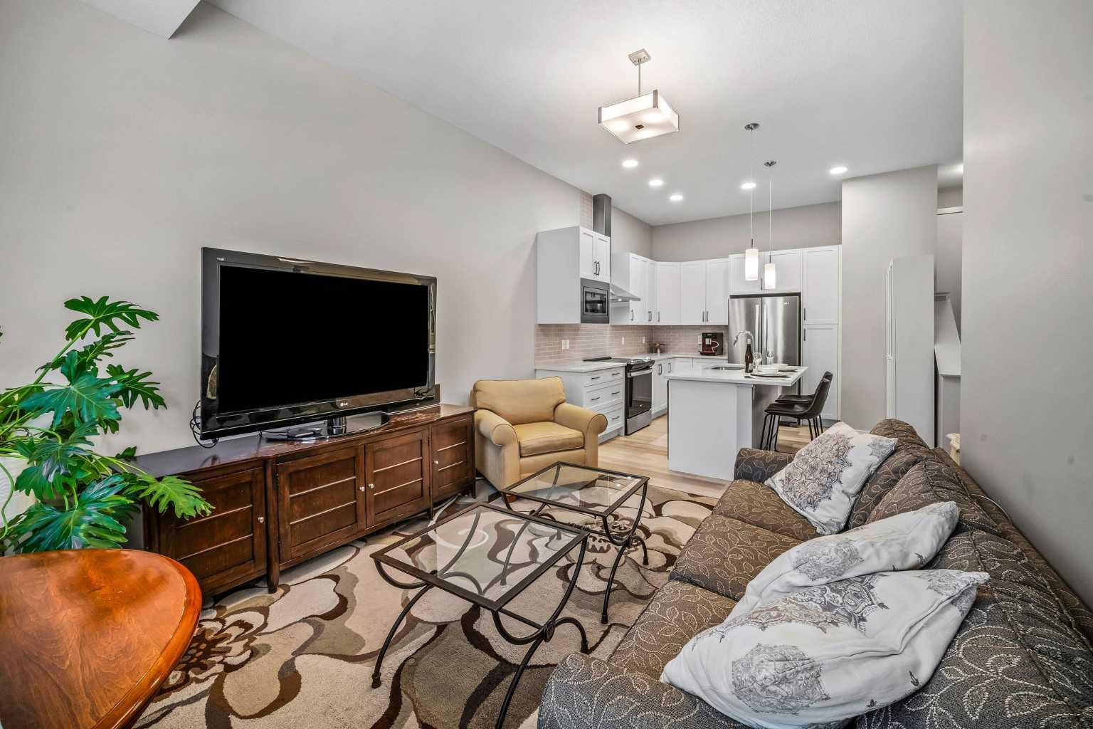 210 Crestbrook Common SW