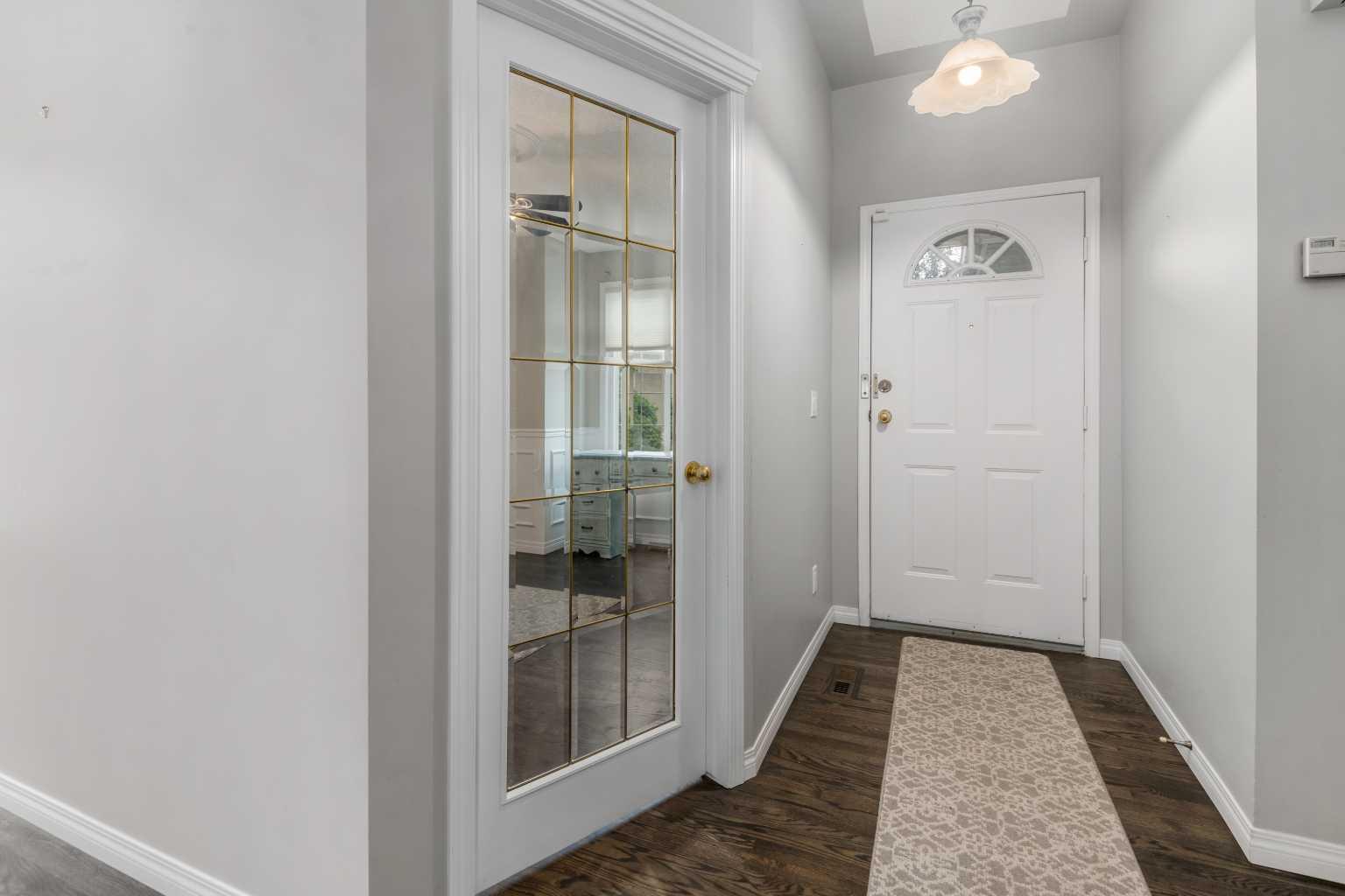 220 Silver Creek Mews NW