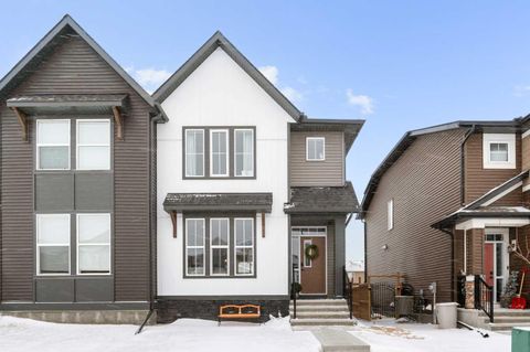 92 Wolf Gate Okotoks AB T1S 5T9