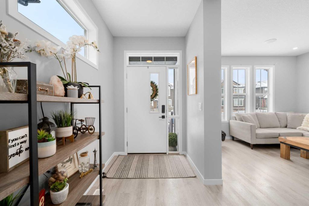 Photo of 92 Wolf Gate, Okotoks, AB T1S 5T9 (MLS # A2288264)